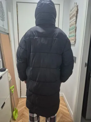 Plumífero largo negro hombre