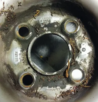 Llanta Volkswagen Polo III con neumático