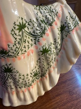 Figura cerámica pollera Panamá