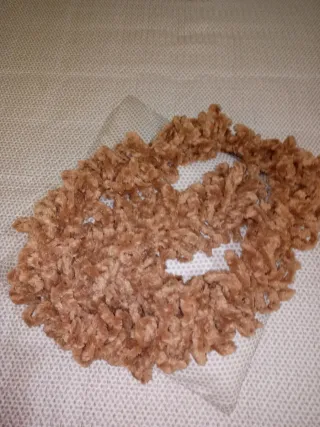 Bufanda burdeos y camel.