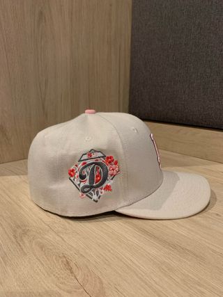 2 Cappelli New Era Beige e Rosa