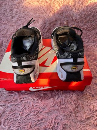 Nike DN Zapatillas Deportivas Negras y Blancas