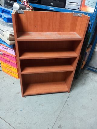 Estantería baja de madera