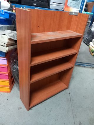 Estantería baja de madera