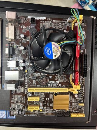 Procesador i7-4770T, placa base Gigabyte GA-H81M-D