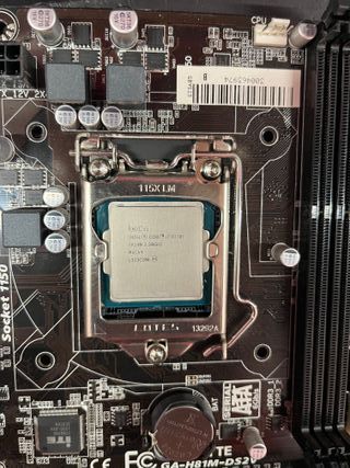 Procesador i7-4770T, placa base Gigabyte GA-H81M-D