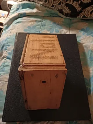 Figura jurista antigua madera