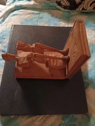 Figura jurista antigua madera