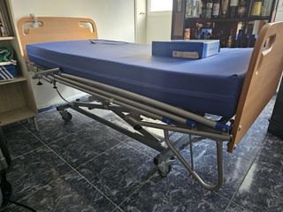 Cama de hospital motorizada