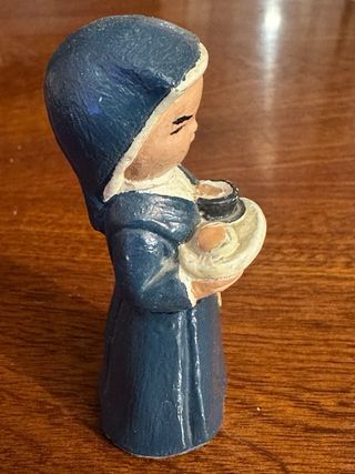 Figura de porcelana de monja