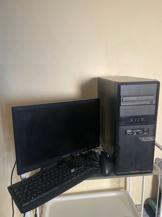 Computer desktop con torre