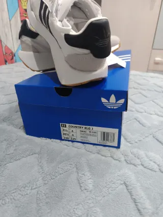 Zapatillas Adidas Blancas y Negras