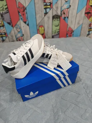 Zapatillas Adidas Blancas y Negras