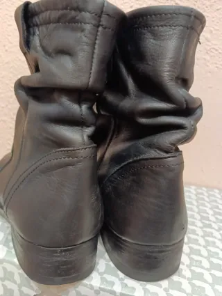 Stivali da donna in pelle nera