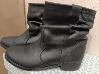 Stivali da donna in pelle nera