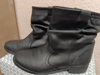 Stivali da donna in pelle nera