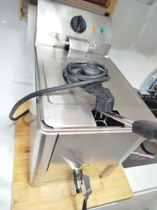 FREIDORA INDUSTRIAL 8L CON GRIFO