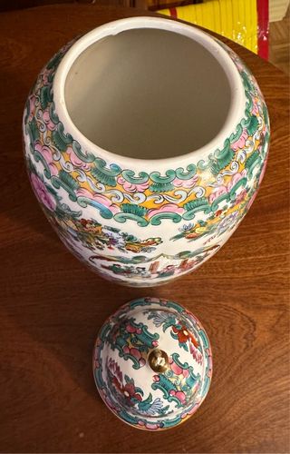 Jarrón de cerámica china decorado