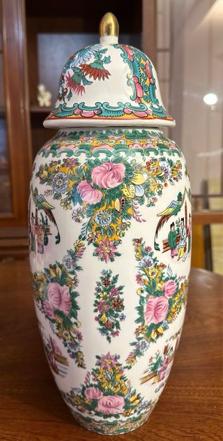 Jarrón de cerámica china decorado