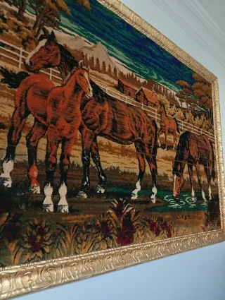 Cuadro de terciopelo con caballos