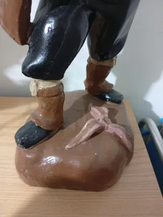 Figura de madera maciza