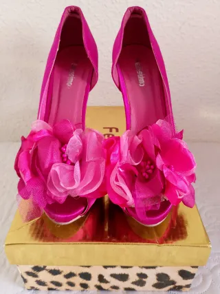 Zapatos de tacón rosa para evento