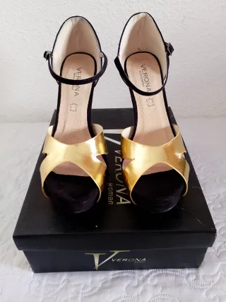Sandalias de tacón Verona negras y doradas