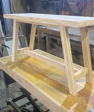 Banco de madera natural