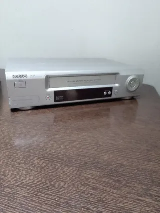 Reproductores VHS Philips y Sharp