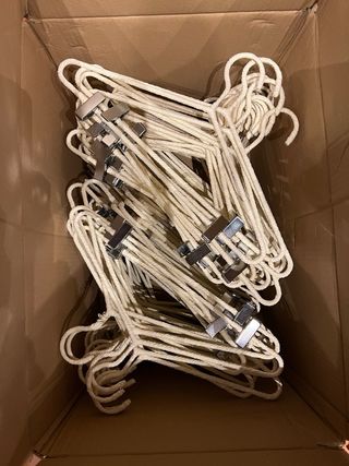 Lotes de Perchas forradas con y sin pinzas Envío