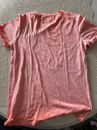 Camiseta naranja y rosa