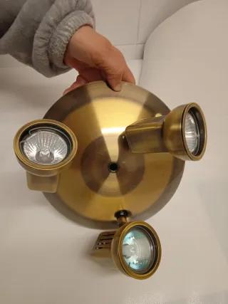 Lámpara de techo dorada