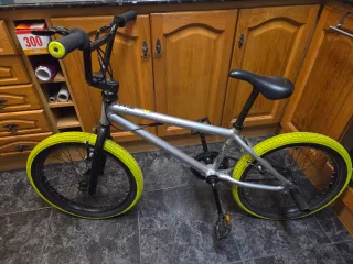 Bicicleta BMX para maniobras