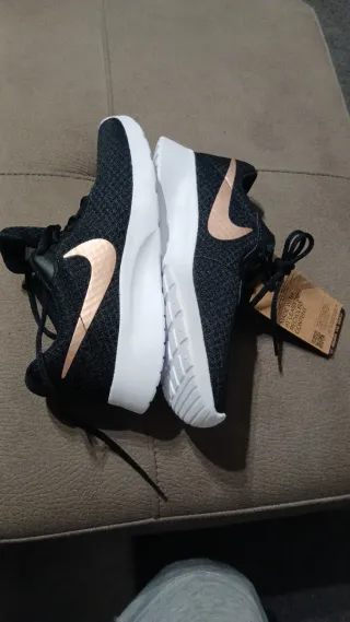 Scarpe Nike Tanjun Nere/Oro Tg 38