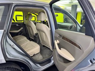 Audi Q5 quattro  2011