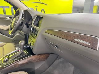 Audi Q5 quattro  2011