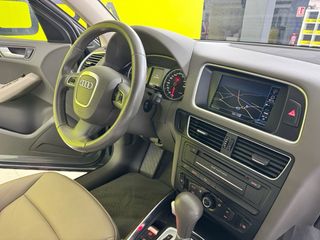 Audi Q5 quattro  2011