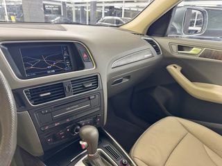 Audi Q5 quattro  2011