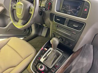 Audi Q5 quattro  2011