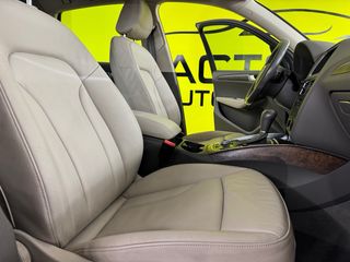 Audi Q5 quattro  2011