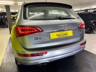 Audi Q5 quattro  2011