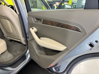 Audi Q5 quattro  2011