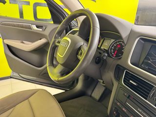 Audi Q5 quattro  2011