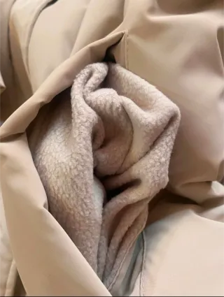 Abrigo Zara Beige Talla M Muy cómoda y cálido