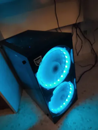 Nfortec PC Gaming con luces LED azules