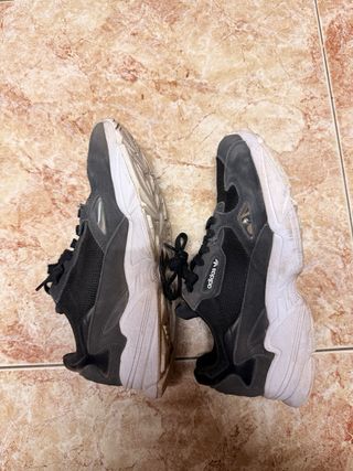 Adidas Falcon negras talla 41.5