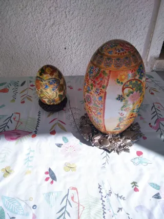 Uova di porcellana decorate