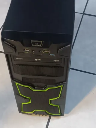 Case PC Desktop Nero e Verde