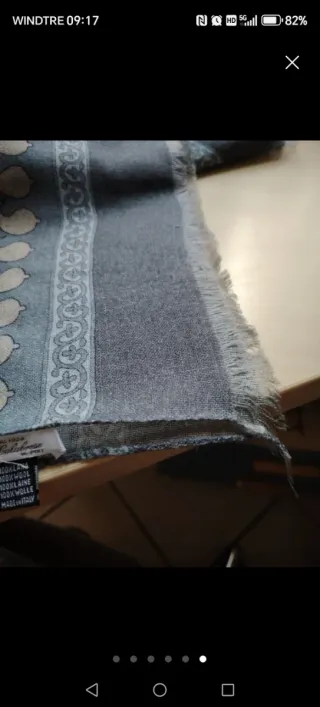 Pasmina in lana blu e bianca