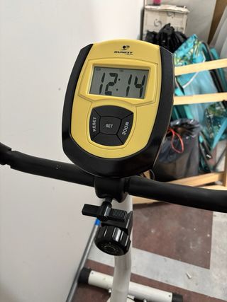 Bicicleta Estática Blanca y Negra